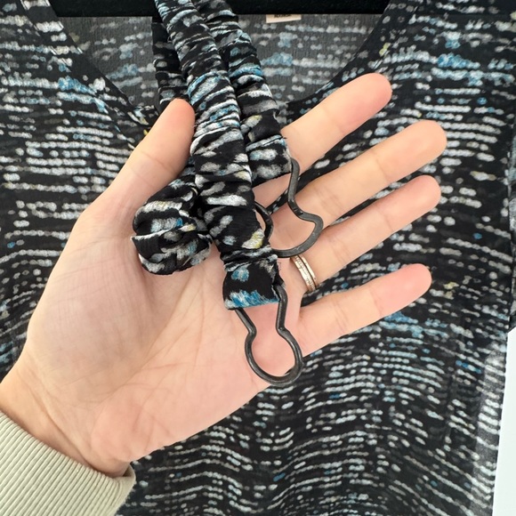 DKNY Belted Geometric Mini Dress Size L Flutter Sleeve Tiered Ruffle Hem - Picture 8 of 8